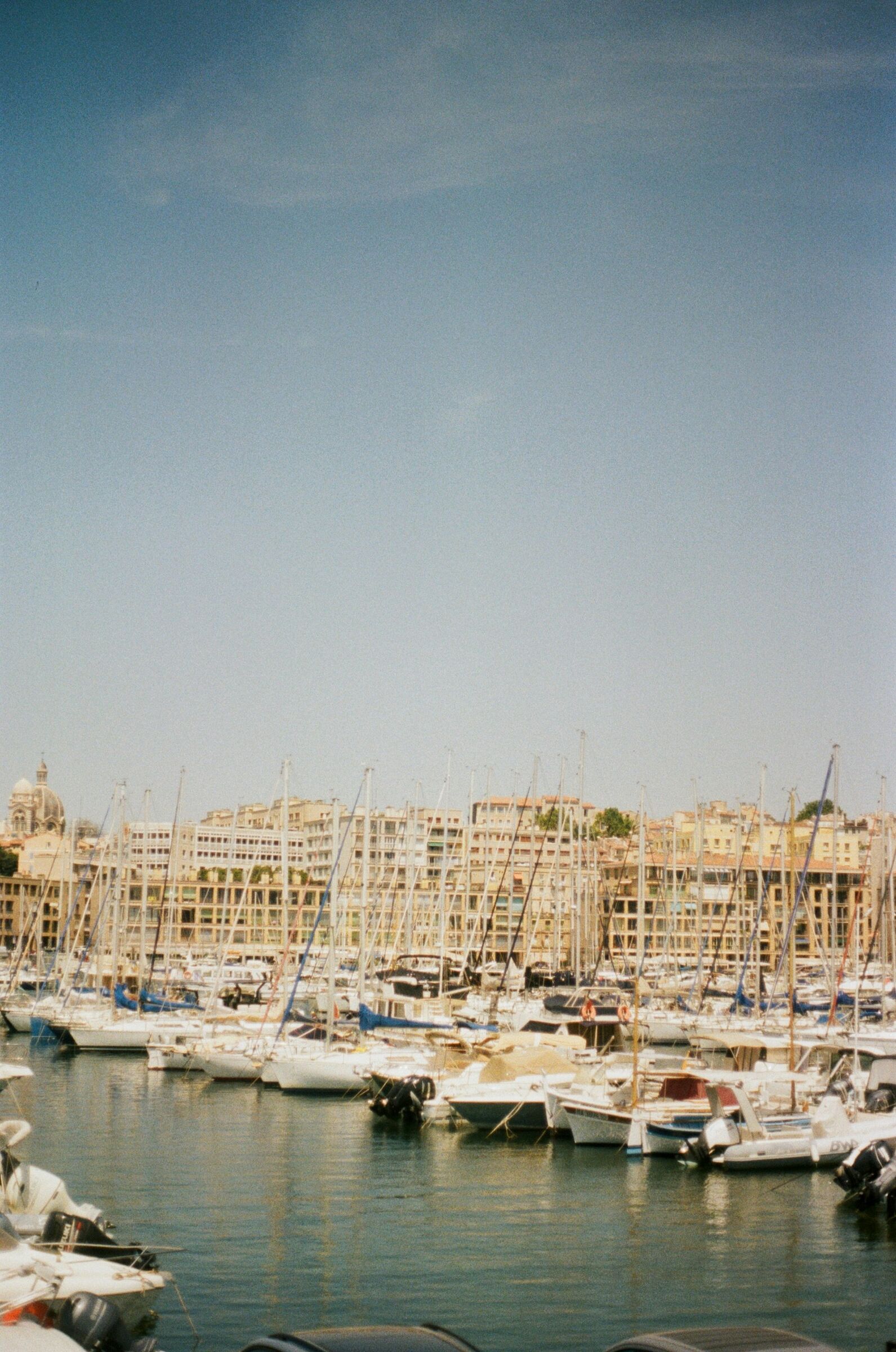 Voiliers dans le Vieux-Port de Marseille